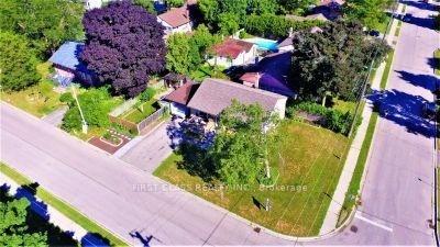 Photo 18 of 369 Paliser Crescent S, Richmond Hill, Harding — HOMEH