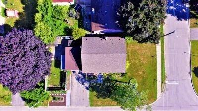 Photo 19 of 369 Paliser Crescent S, Richmond Hill, Harding — HOMEH