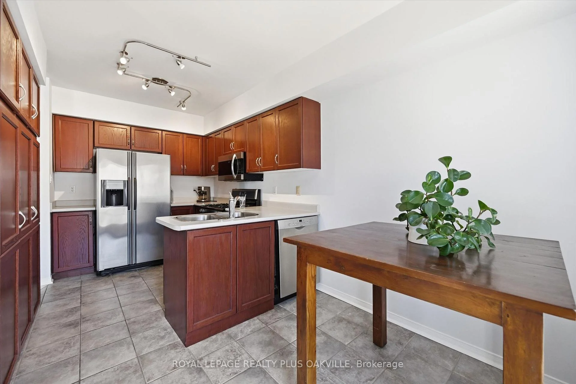 Photo 13 of Unit 2150, 2150 Fourth Line, Oakville, West Oak Trails — HOMEH