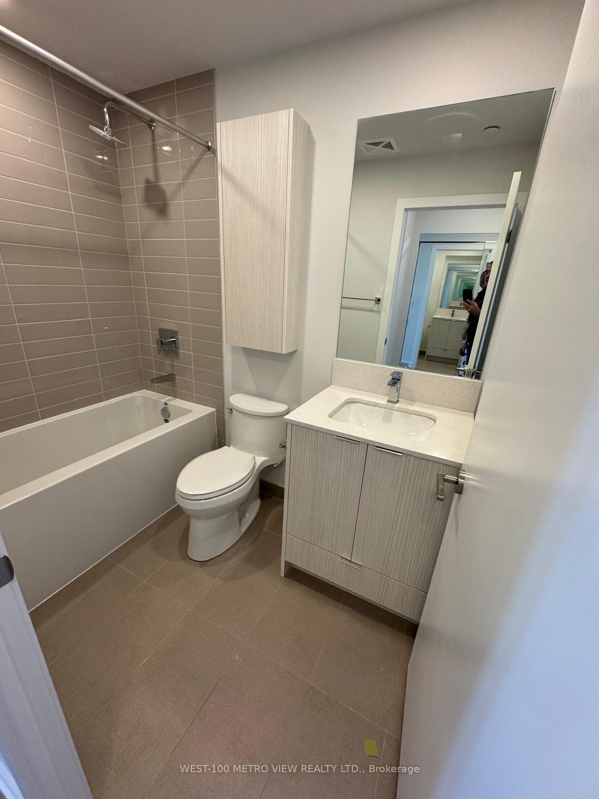 Photo 6 of Unit 2404, 430 Square One Drive, Mississauga, Creditview — HOMEH