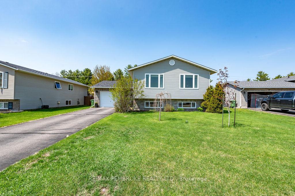 Photo 1 of 35 Winfield Street, Petawawa, Petawawa — HOMEH
