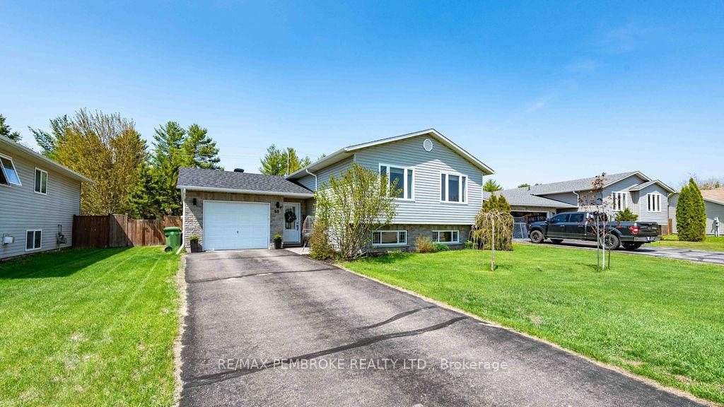Photo 2 of 35 Winfield Street, Petawawa, Petawawa — HOMEH
