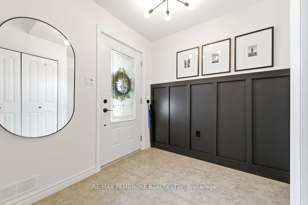 Photo 3 of 35 Winfield Street, Petawawa, Petawawa — HOMEH
