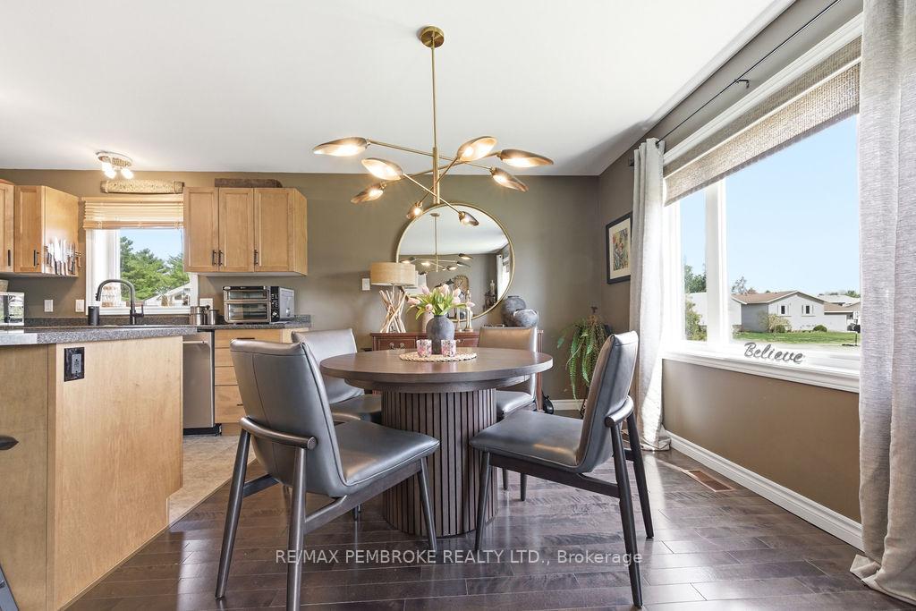 Photo 11 of 35 Winfield Street, Petawawa, Petawawa — HOMEH