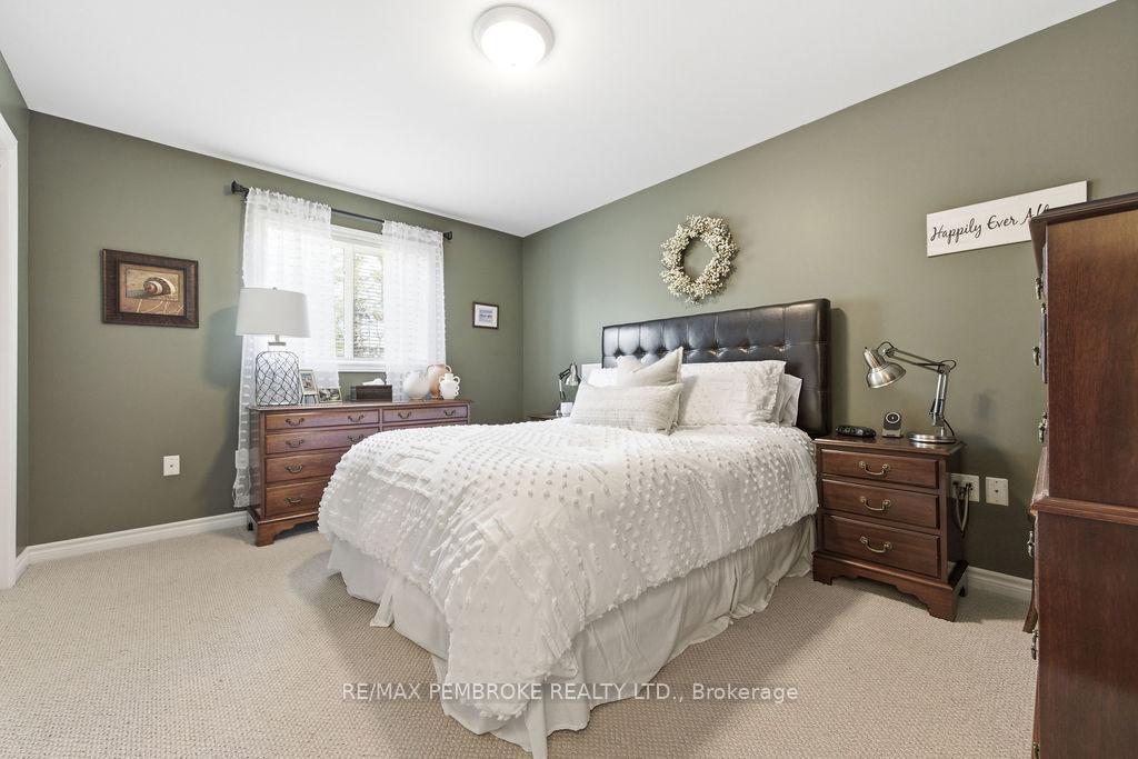 Photo 18 of 35 Winfield Street, Petawawa, Petawawa — HOMEH