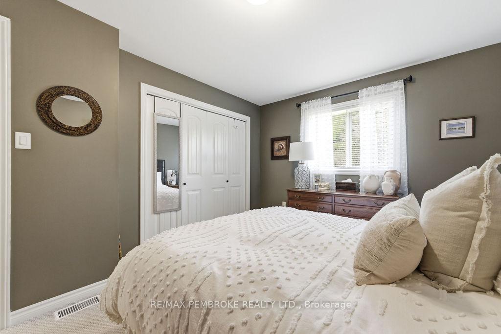 Photo 19 of 35 Winfield Street, Petawawa, Petawawa — HOMEH