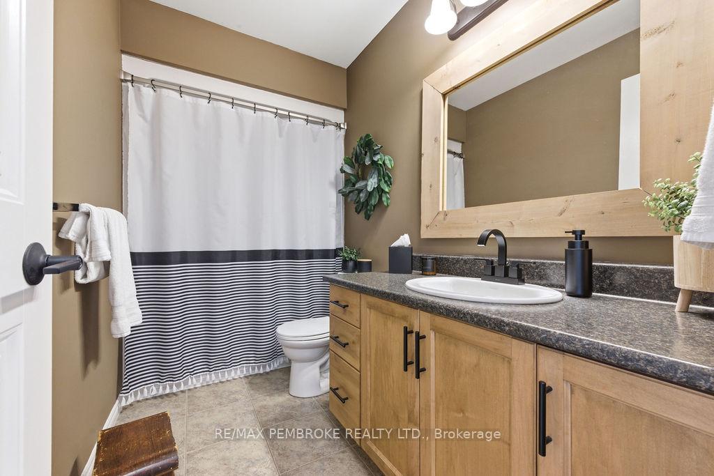 Photo 20 of 35 Winfield Street, Petawawa, Petawawa — HOMEH