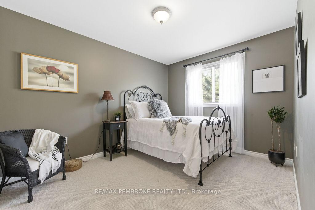 Photo 21 of 35 Winfield Street, Petawawa, Petawawa — HOMEH