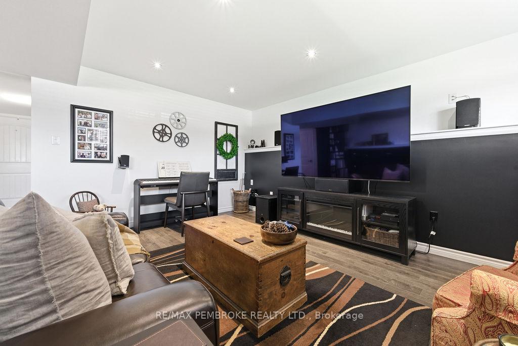 Photo 23 of 35 Winfield Street, Petawawa, Petawawa — HOMEH