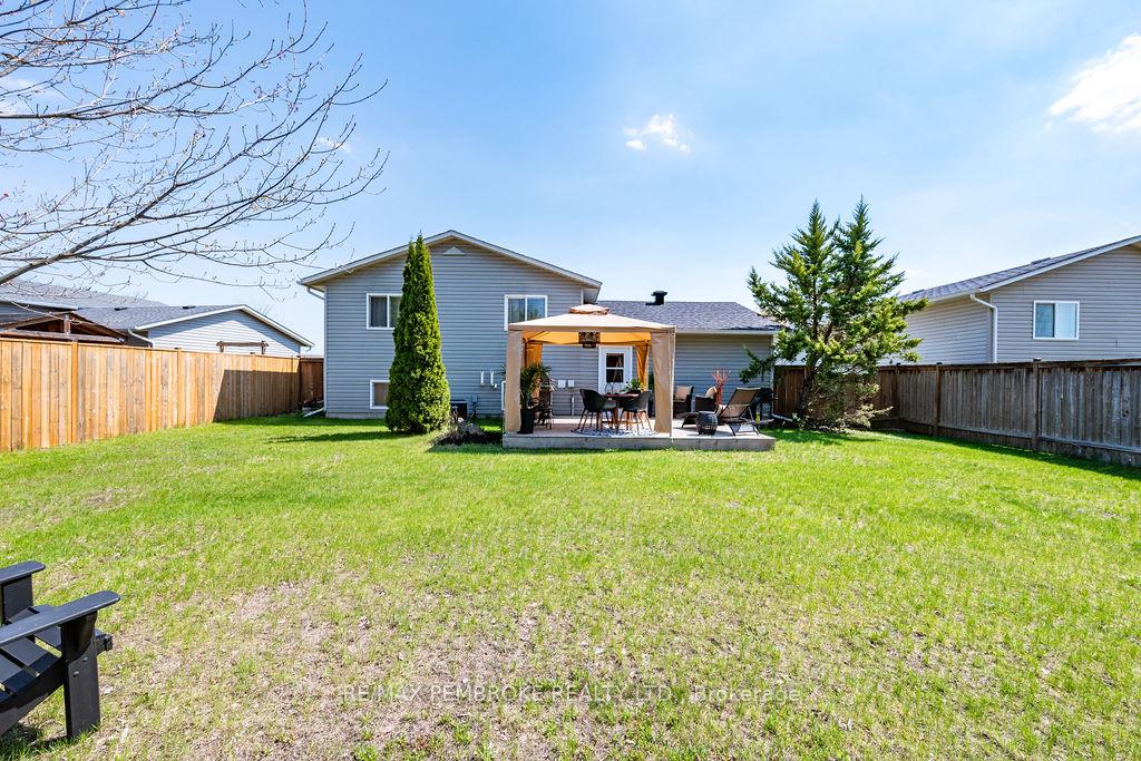Photo 36 of 35 Winfield Street, Petawawa, Petawawa — HOMEH