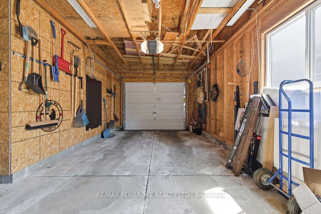Photo 42 of 35 Winfield Street, Petawawa, Petawawa — HOMEH