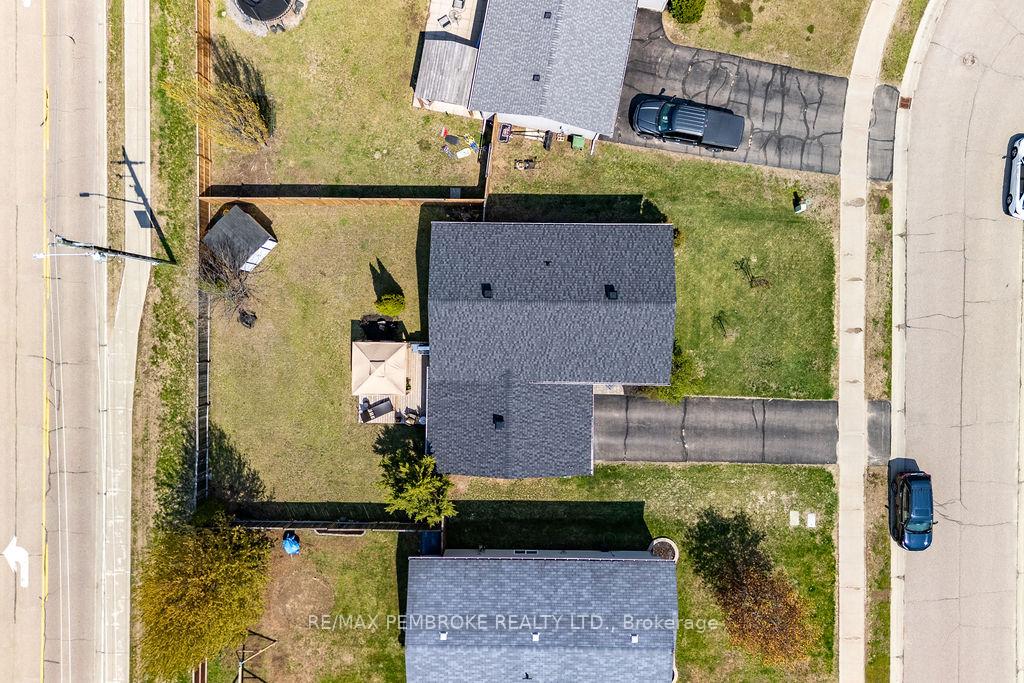 Photo 44 of 35 Winfield Street, Petawawa, Petawawa — HOMEH