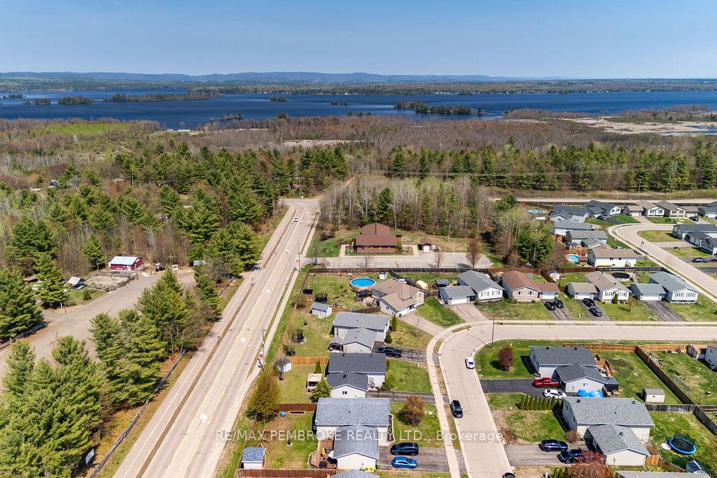 Photo 45 of 35 Winfield Street, Petawawa, Petawawa — HOMEH