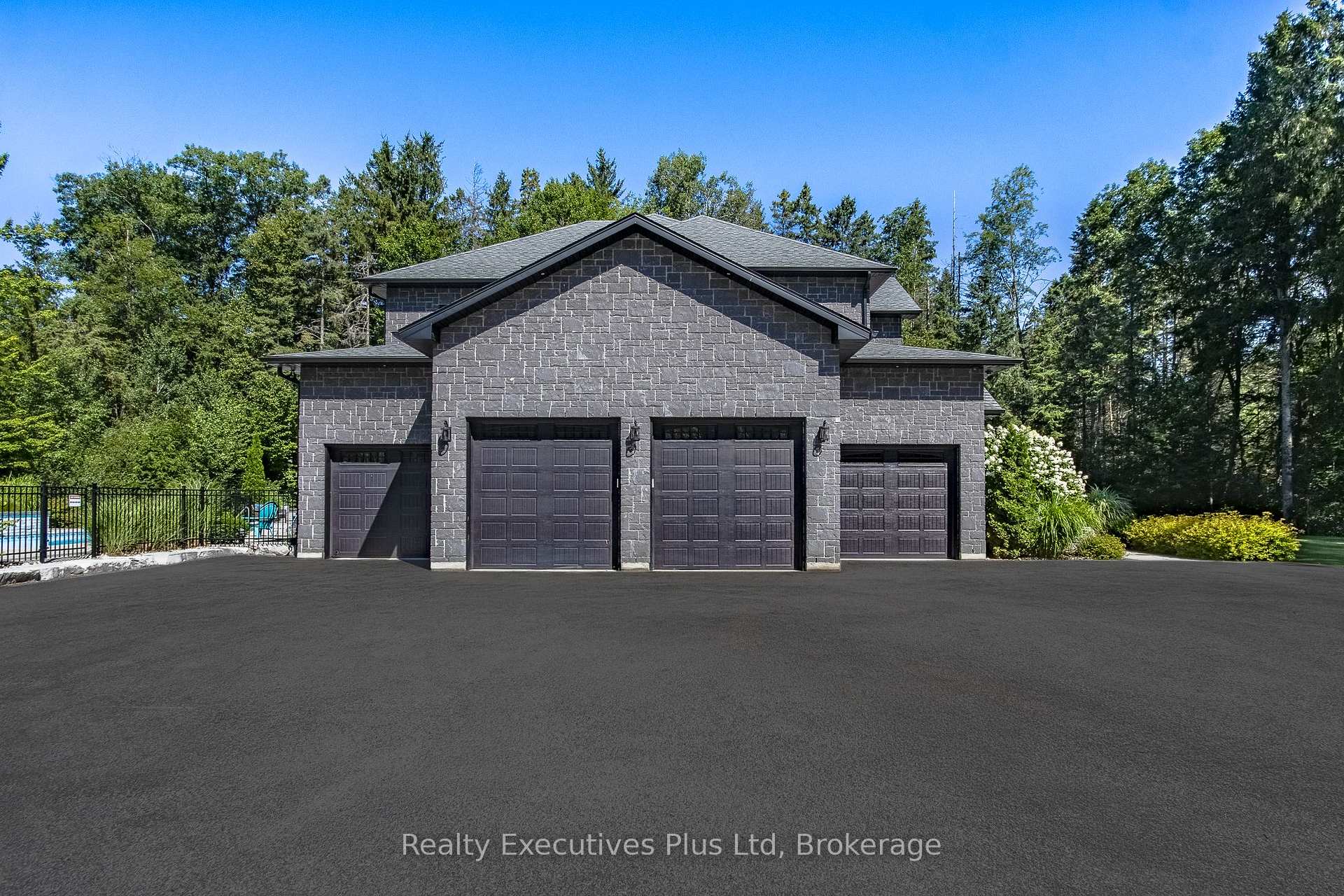 Photo 4 of 27 Kingfisher Crescent, Tiny, Rural Tiny — HOMEH