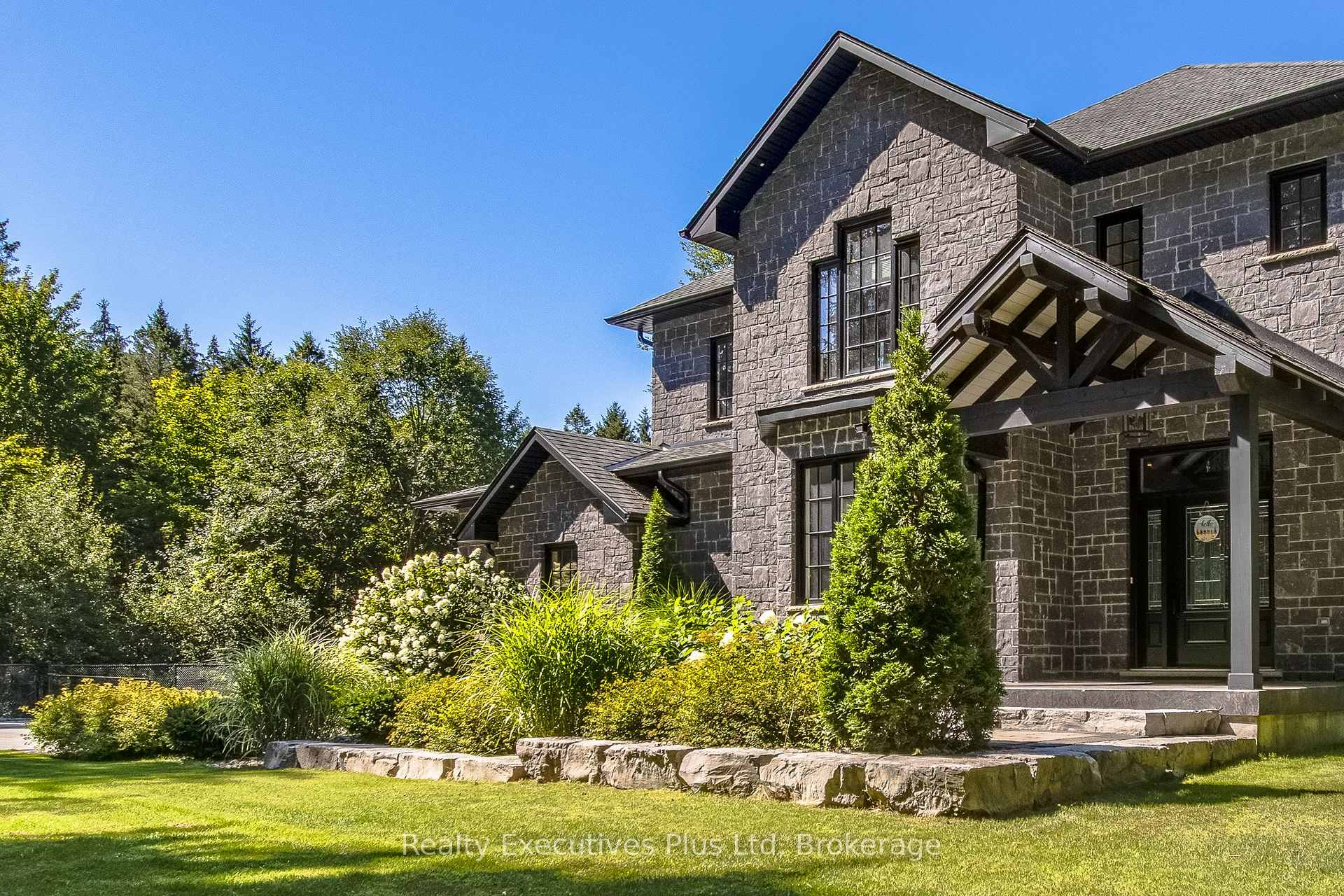 Photo 3 of 27 Kingfisher Crescent, Tiny, Rural Tiny — HOMEH