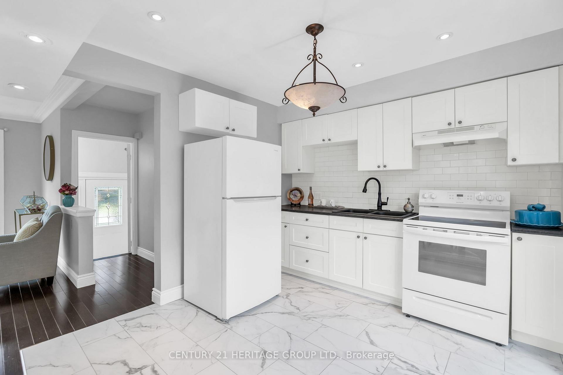 Photo 9 of 53 Wilstead Drive, Newmarket, Central Newmarket — HOMEH