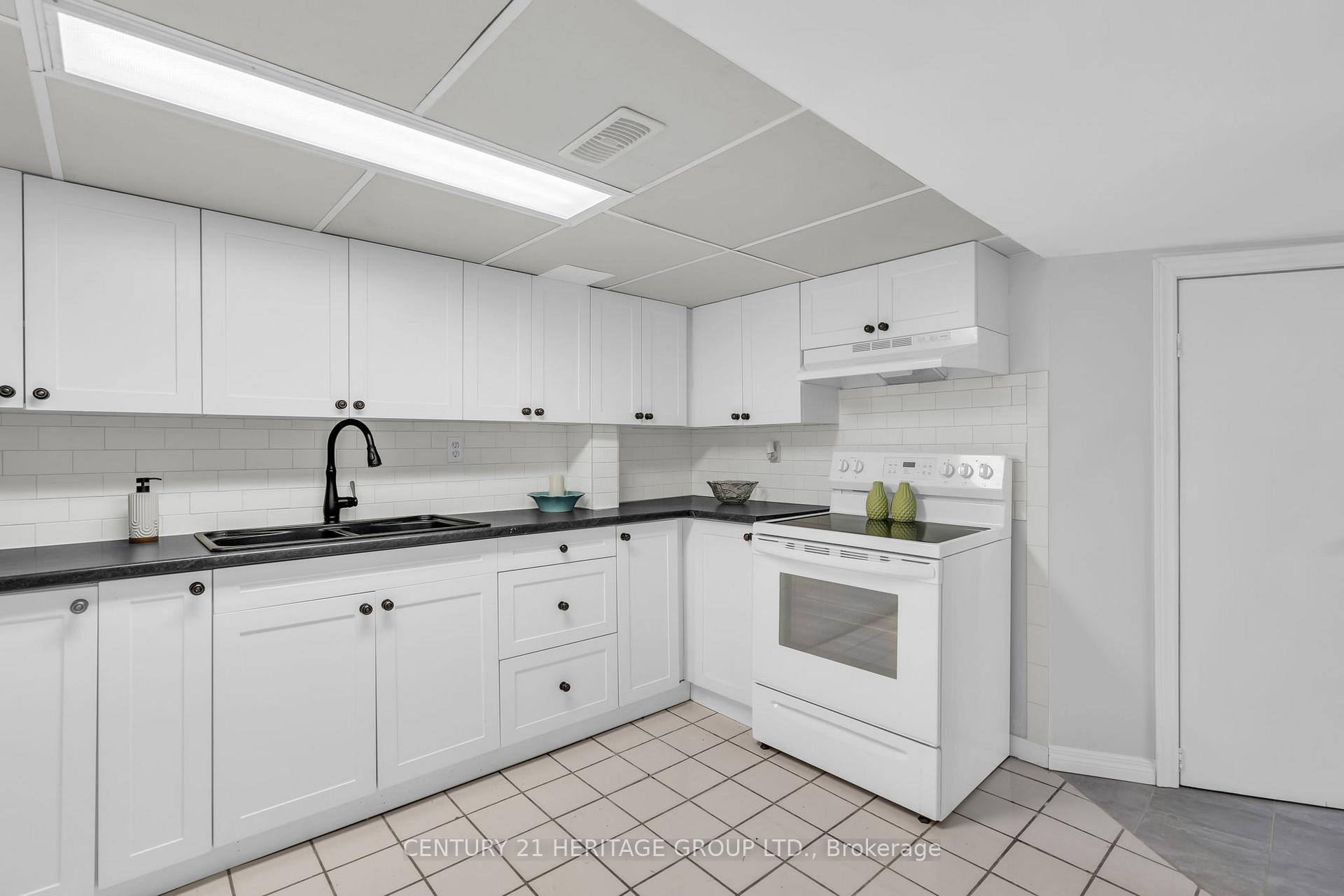 Photo 23 of 53 Wilstead Drive, Newmarket, Central Newmarket — HOMEH
