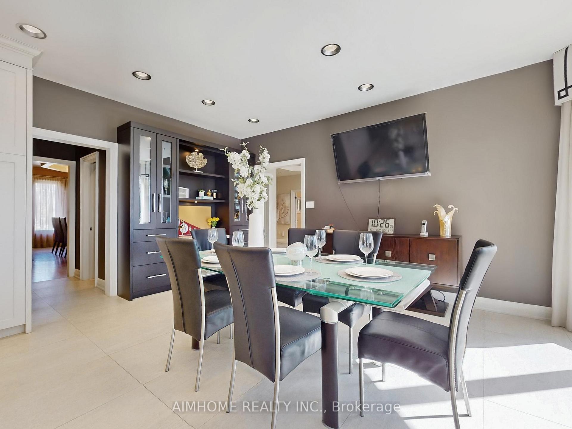 Photo 14 of 145 Renaissance Court, Vaughan, Beverley Glen — HOMEH