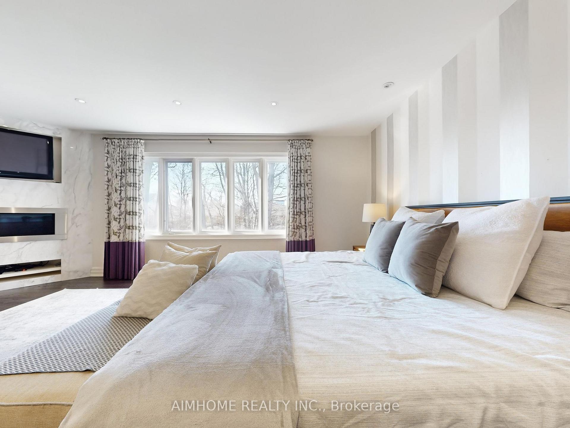 Photo 32 of 145 Renaissance Court, Vaughan, Beverley Glen — HOMEH