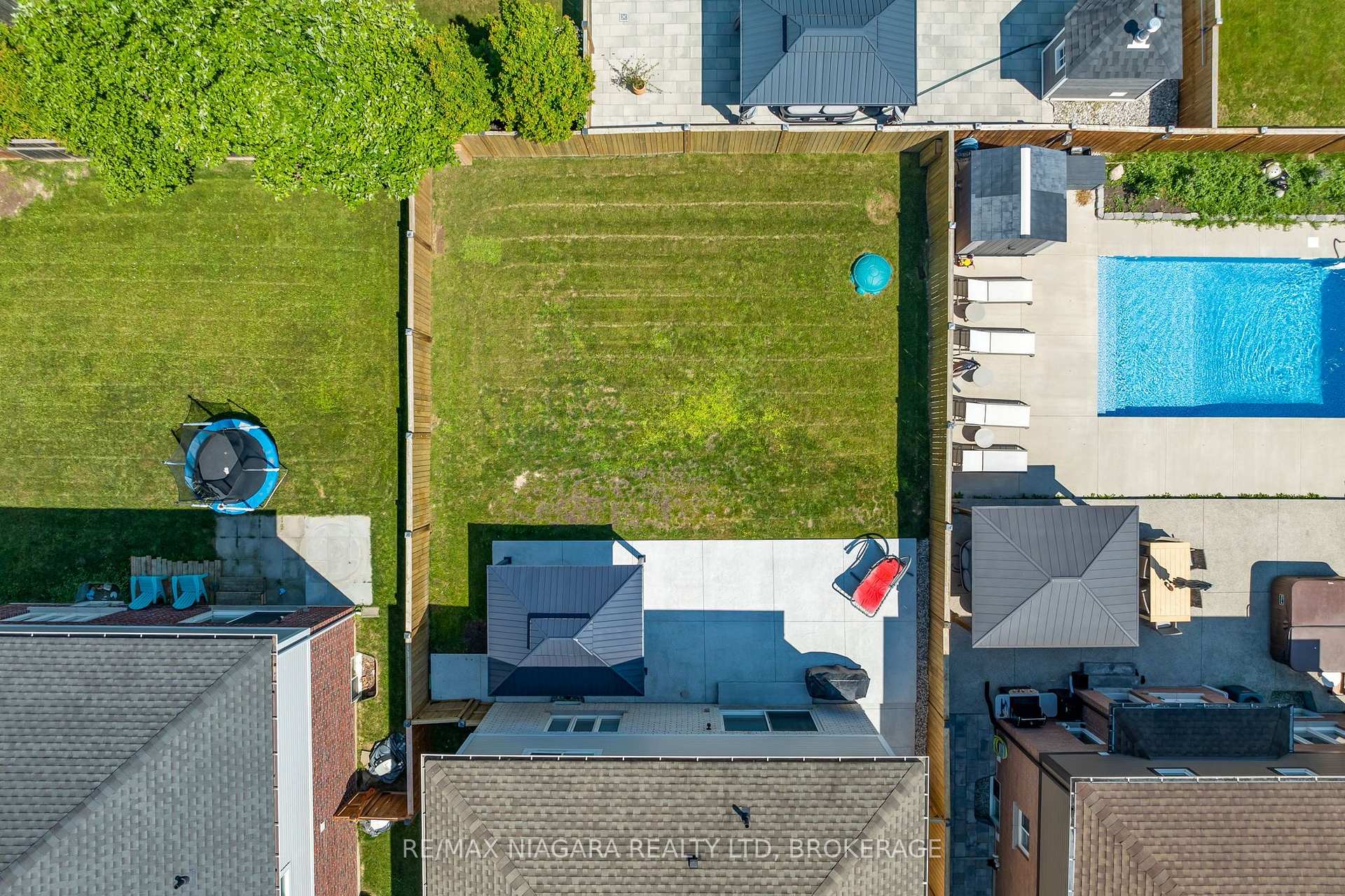 Photo 3 of 7 Riley Avenue, Pelham, Fonthill — HOMEH