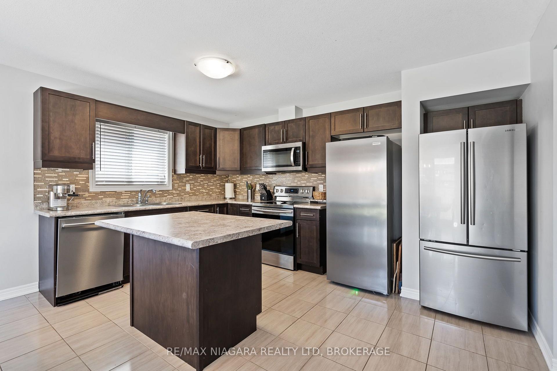 Photo 9 of 7 Riley Avenue, Pelham, Fonthill — HOMEH