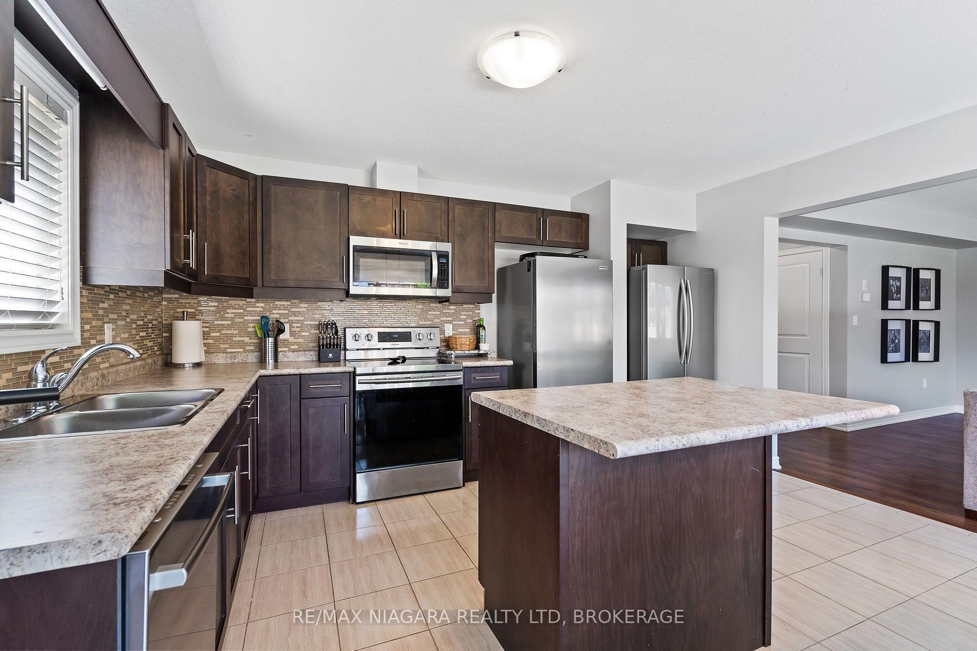 Photo 11 of 7 Riley Avenue, Pelham, Fonthill — HOMEH