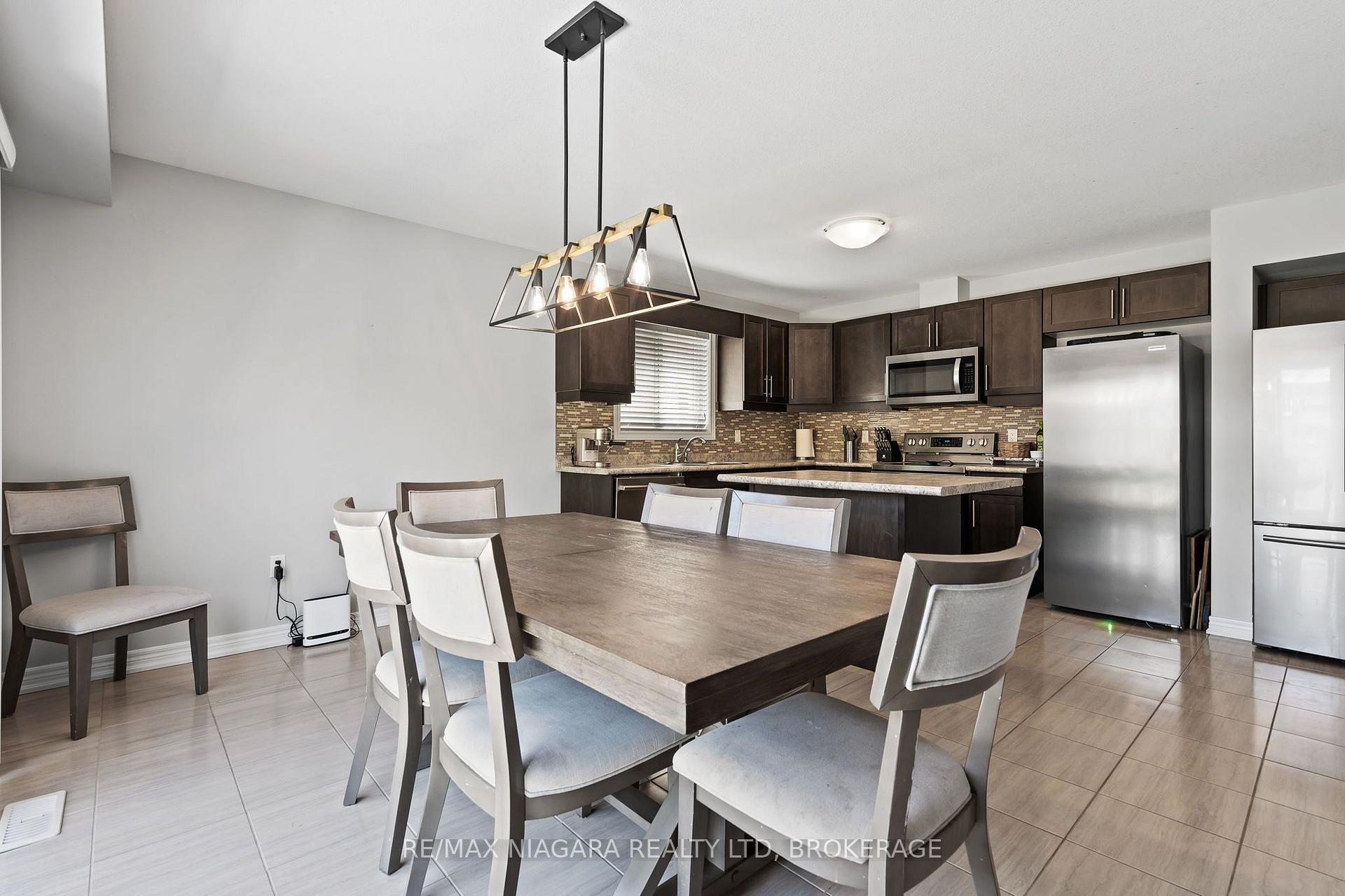 Photo 12 of 7 Riley Avenue, Pelham, Fonthill — HOMEH