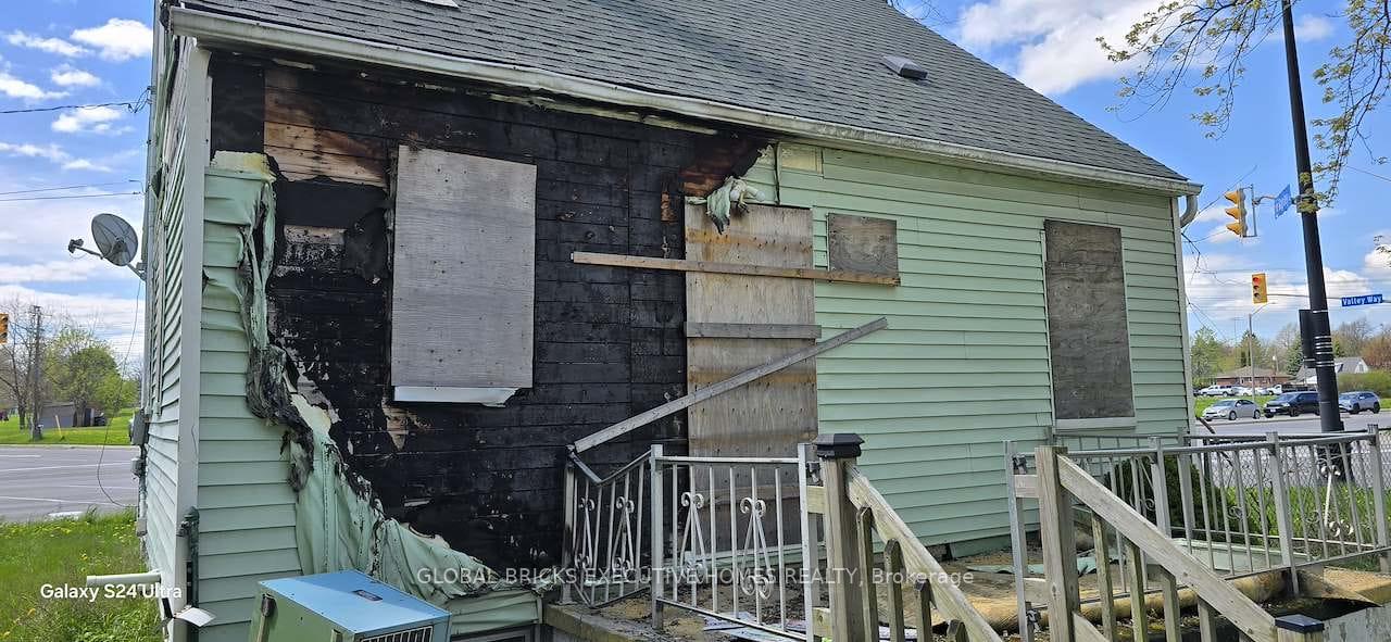 Photo 2 of 5168 Stanley Avenue, Niagara Falls, Cherrywood — HOMEH