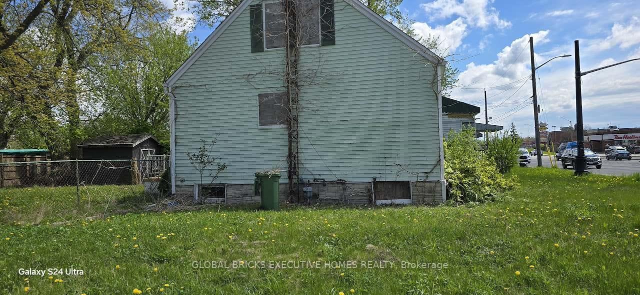 Photo 4 of 5168 Stanley Avenue, Niagara Falls, Cherrywood — HOMEH