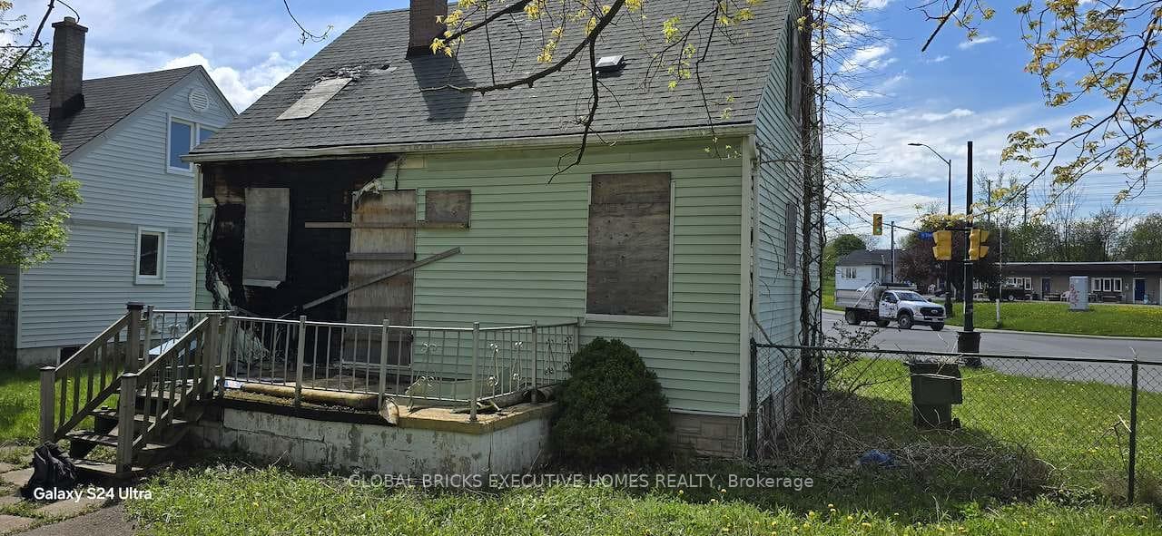 Photo 5 of 5168 Stanley Avenue, Niagara Falls, Cherrywood — HOMEH