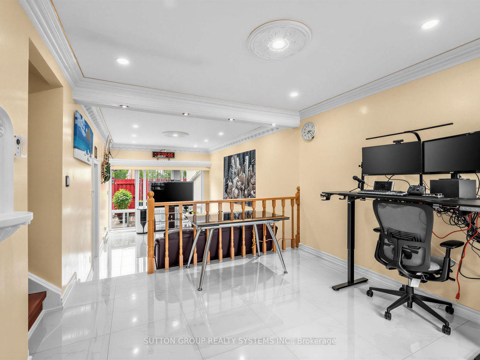 Photo 5 of Unit 86, 2901 Jane Street, North York, Glenfield-Jane Heights — HOMEH