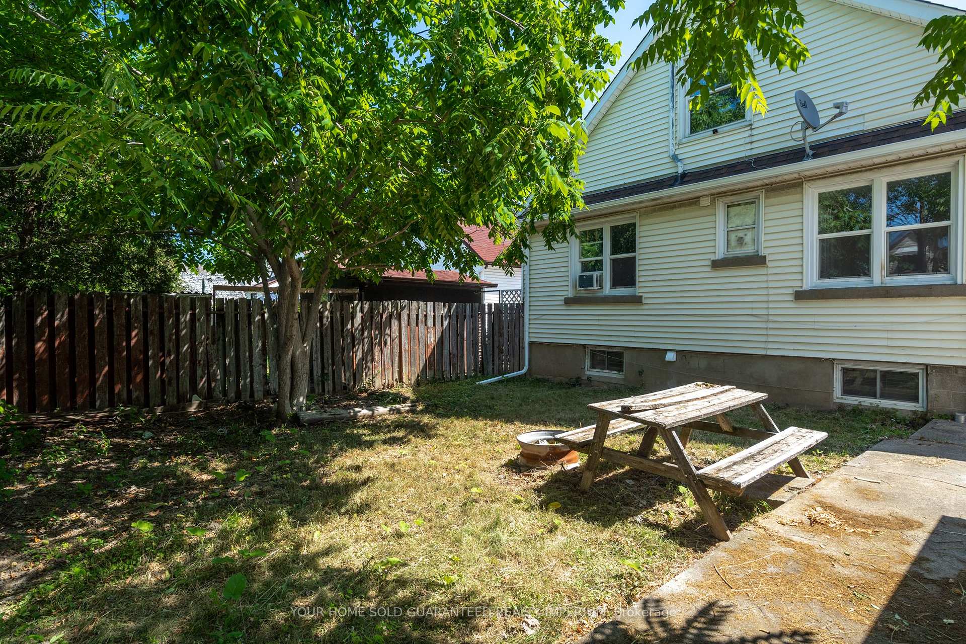 Photo 2 of Unit 2, 23 Augusta Avenue, St. Catharines, Facer — HOMEH