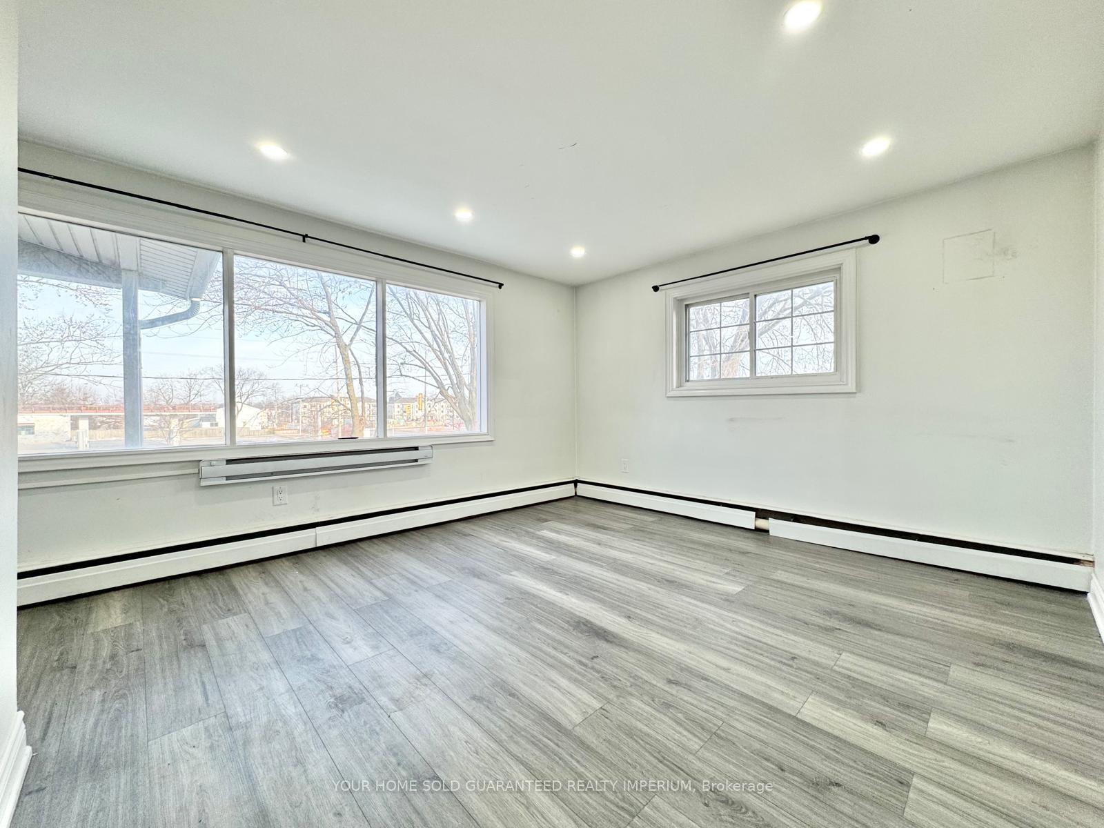 Photo 5 of Unit 5E, 2 Klines Avenue, Welland, Broadway — HOMEH