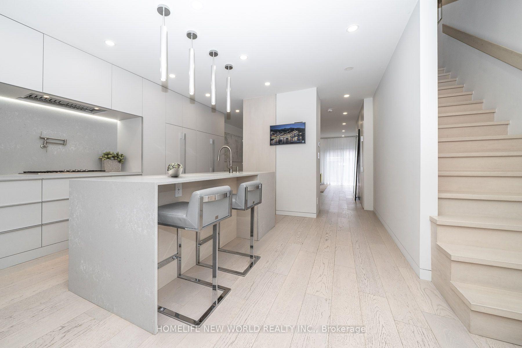 Photo 3 of 30 Carling Avenue, Toronto, Dovercourt-Wallace Emerson-Junction — HOMEH