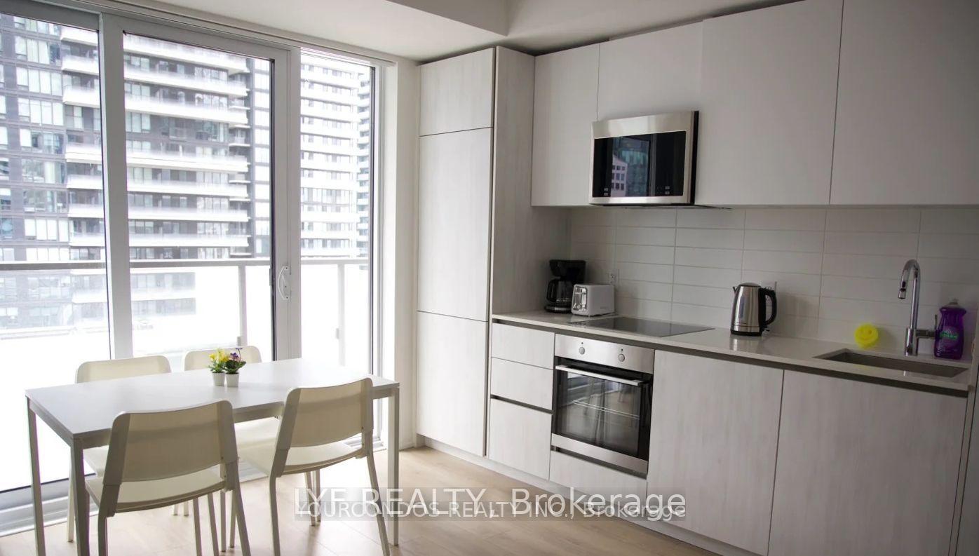 Photo 3 of Unit 2711, 8 Widmer Street, Toronto, Waterfront Communities — HOMEH