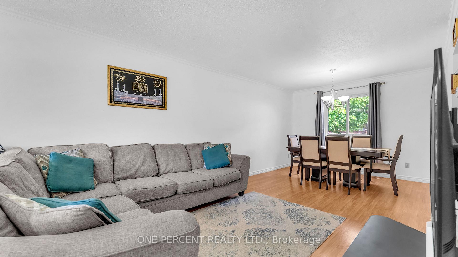 Photo 4 of 1 Cheswick Circle, London, South X — HOMEH