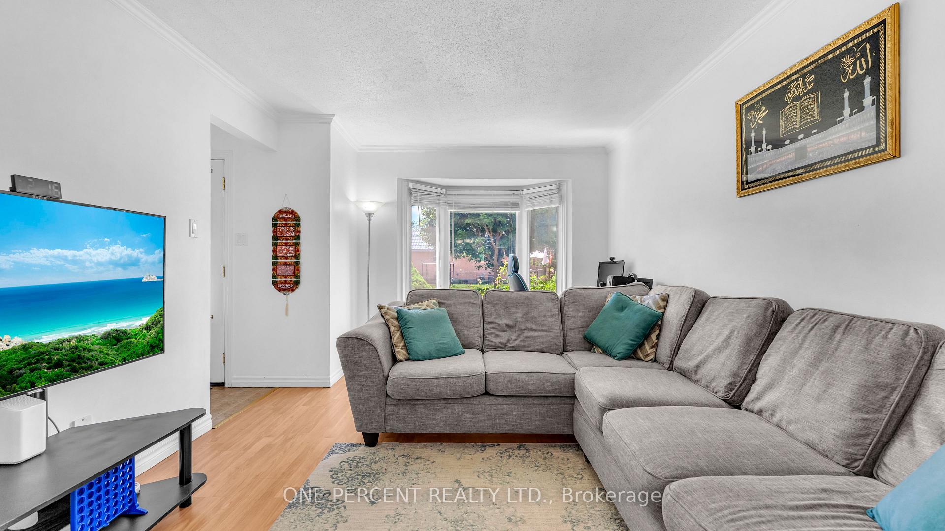 Photo 5 of 1 Cheswick Circle, London, South X — HOMEH