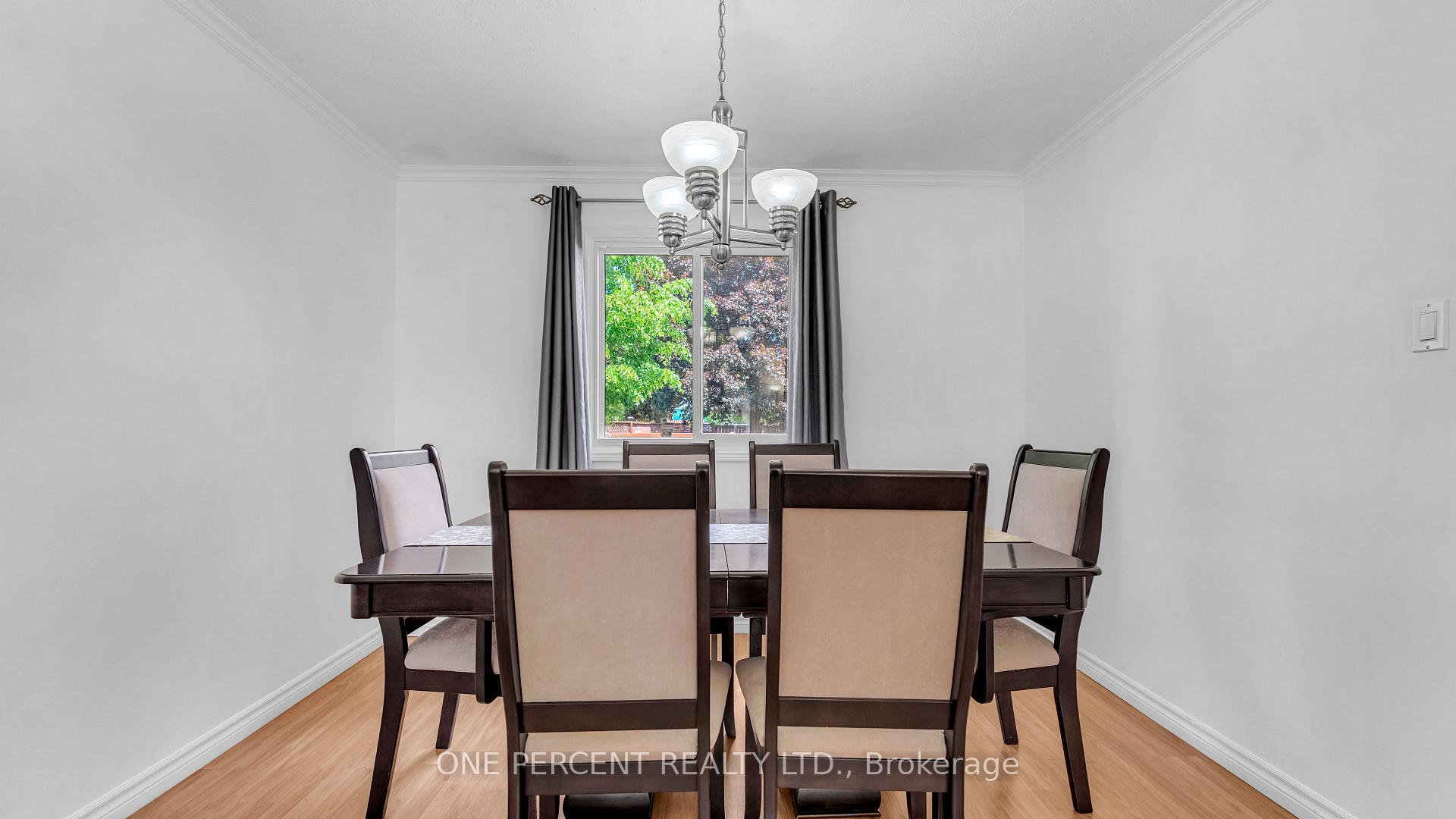 Photo 8 of 1 Cheswick Circle, London, South X — HOMEH
