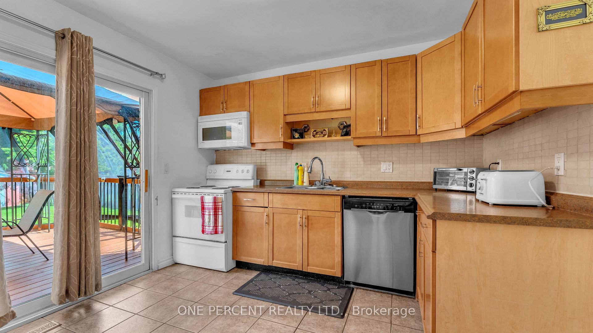 Photo 10 of 1 Cheswick Circle, London, South X — HOMEH