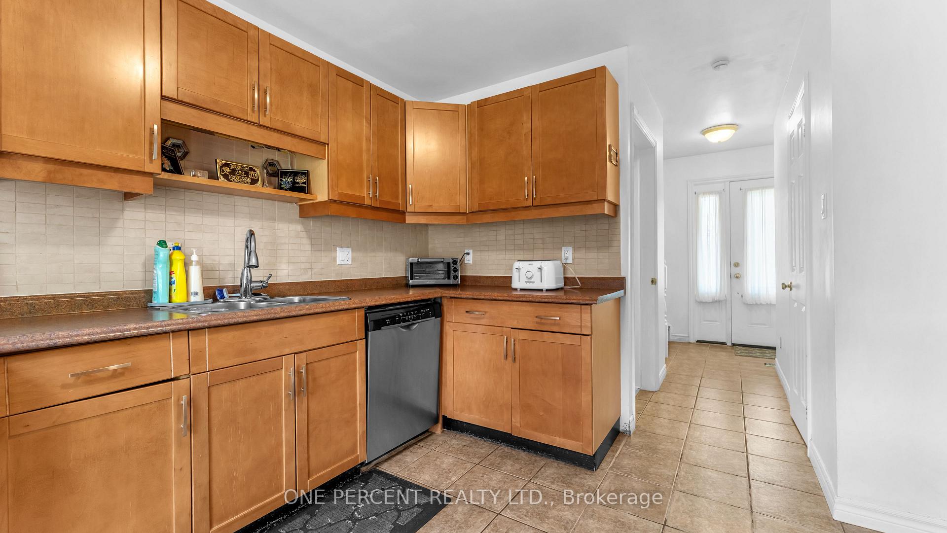 Photo 11 of 1 Cheswick Circle, London, South X — HOMEH