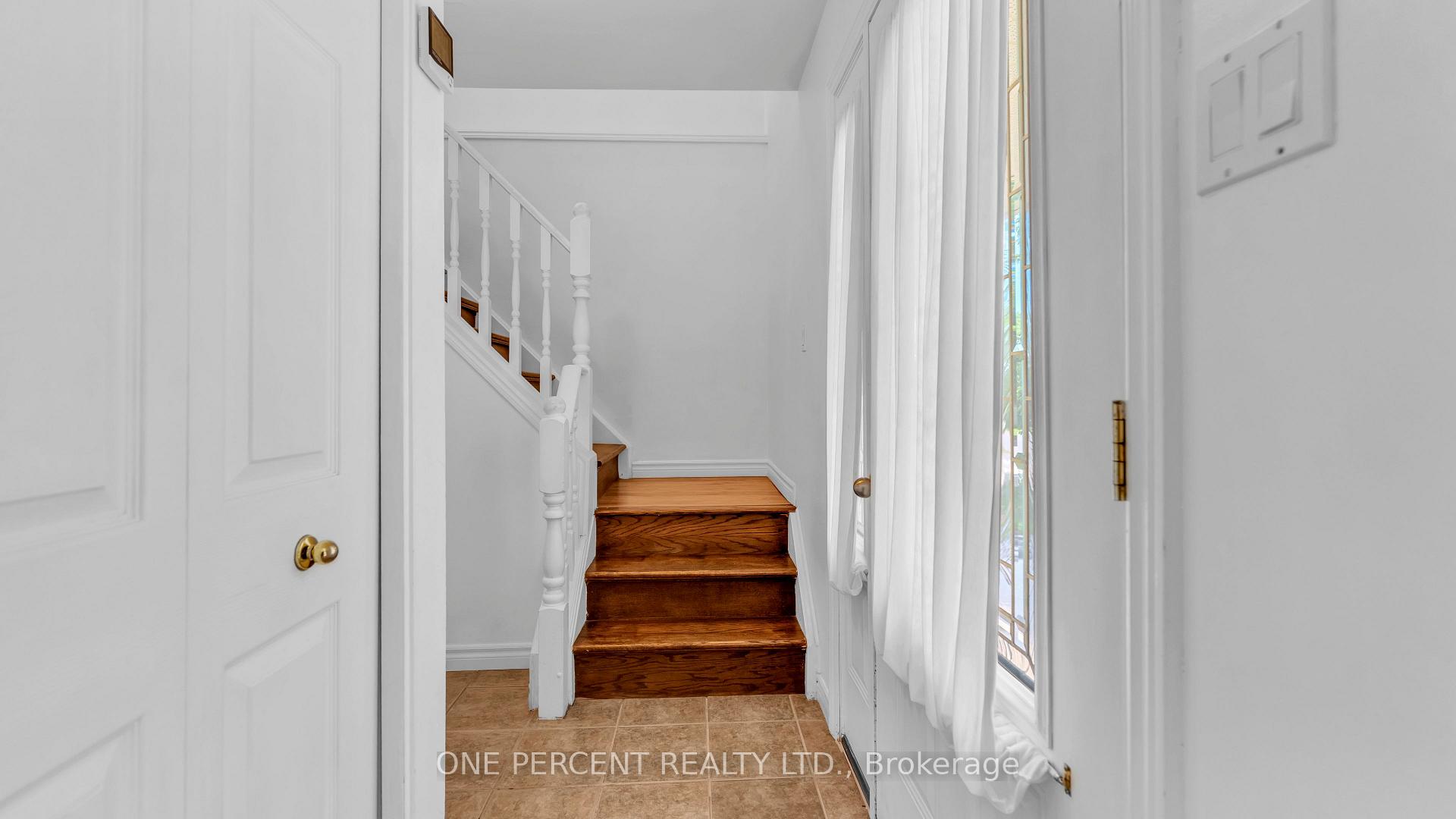 Photo 13 of 1 Cheswick Circle, London, South X — HOMEH