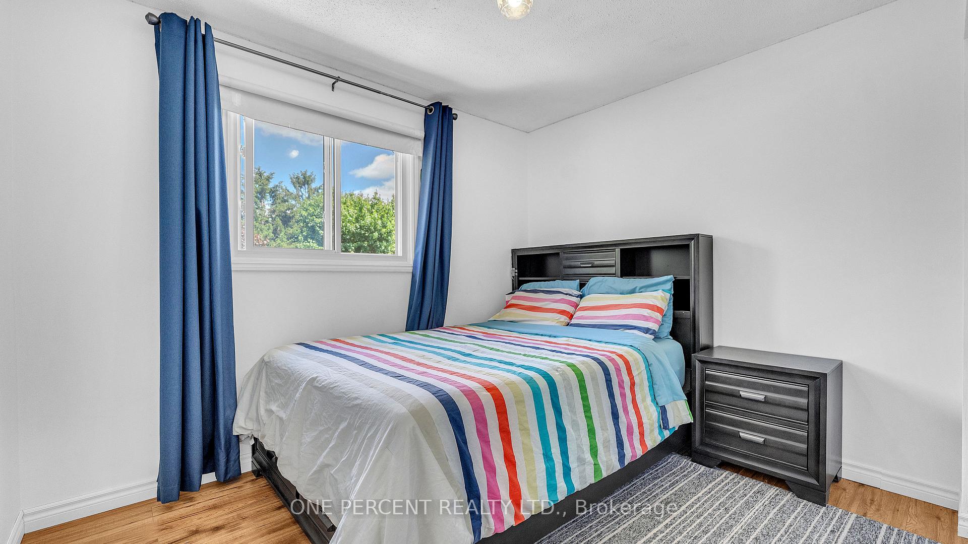 Photo 15 of 1 Cheswick Circle, London, South X — HOMEH