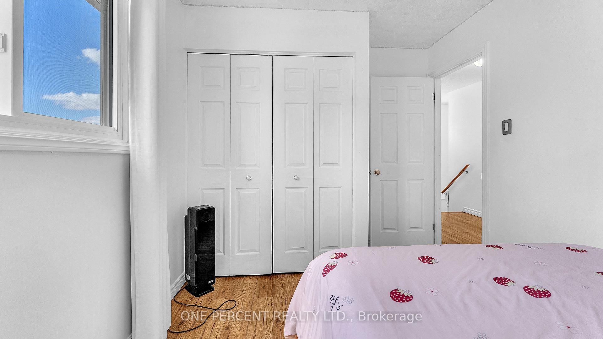 Photo 18 of 1 Cheswick Circle, London, South X — HOMEH