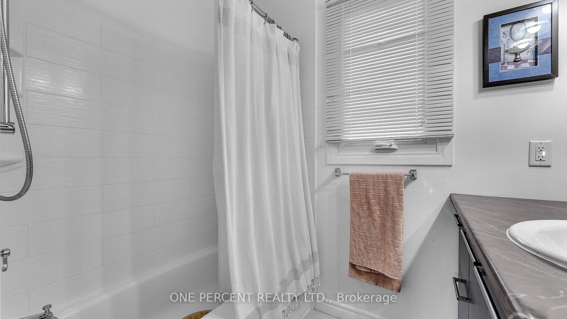 Photo 23 of 1 Cheswick Circle, London, South X — HOMEH