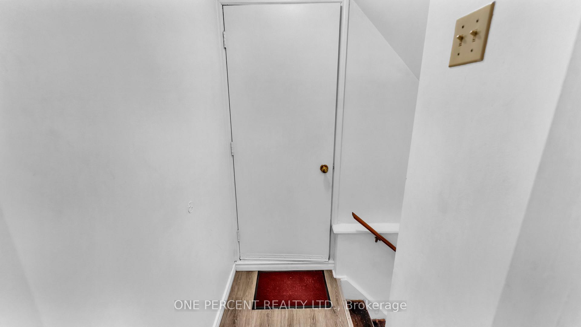 Photo 24 of 1 Cheswick Circle, London, South X — HOMEH