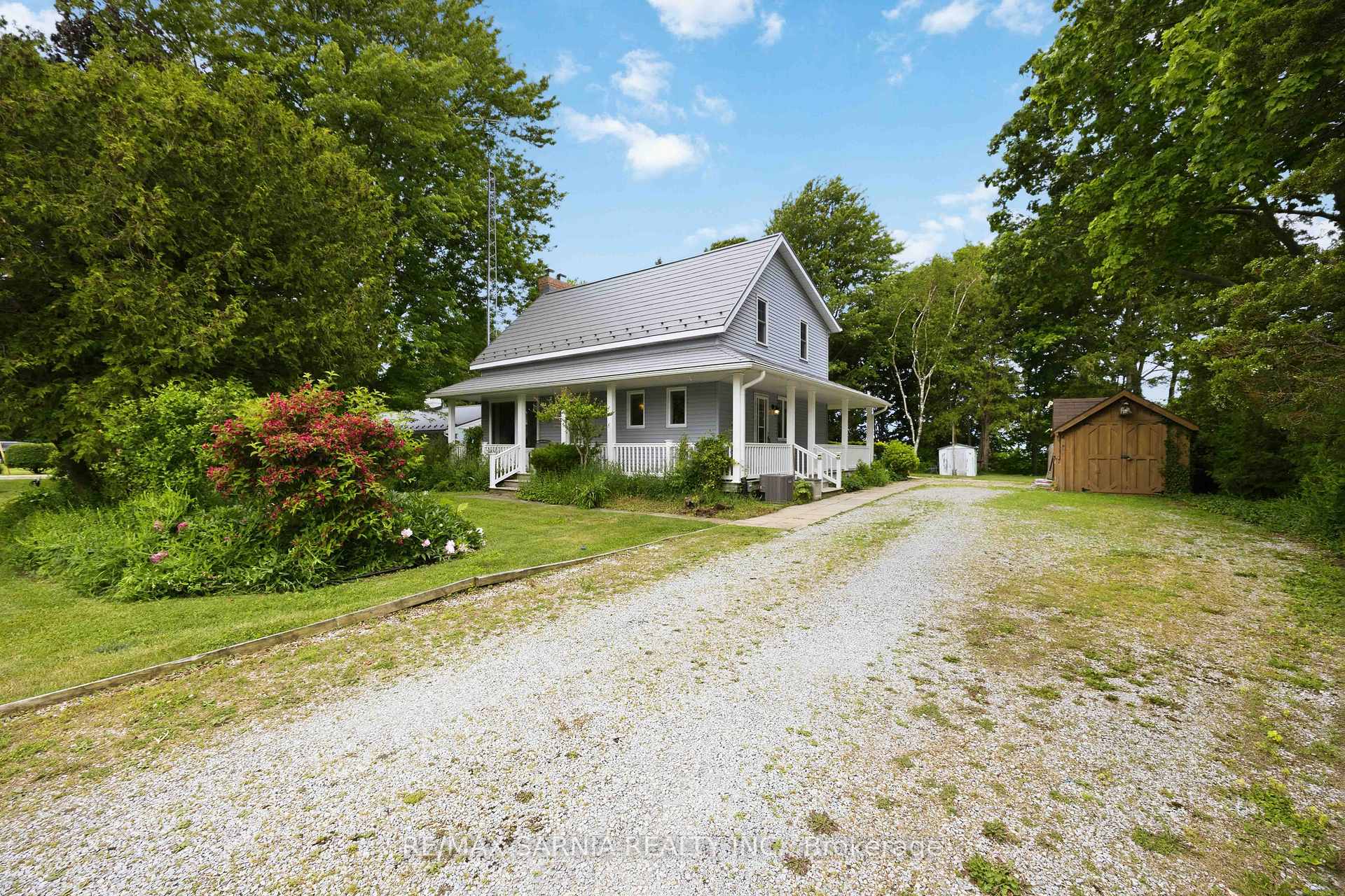 Front of 4656 Lakeside Street