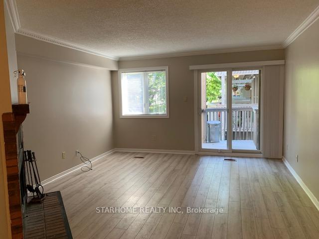 Photo 4 of 33D Shaw Street, Toronto, Niagara — HOMEH