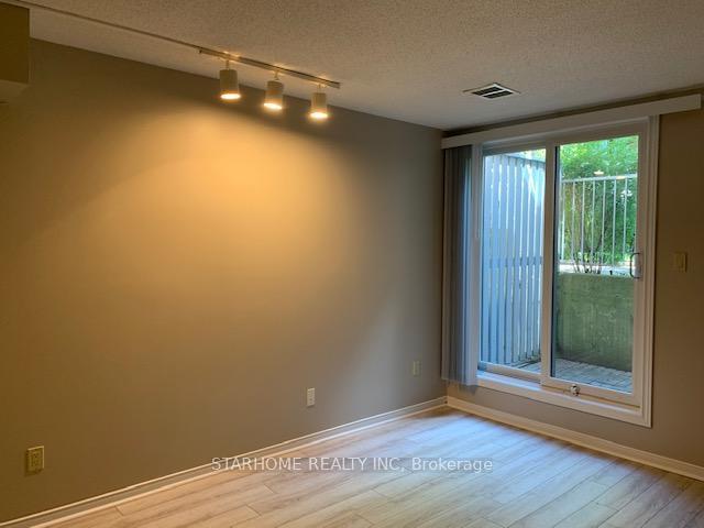 Photo 5 of 33D Shaw Street, Toronto, Niagara — HOMEH