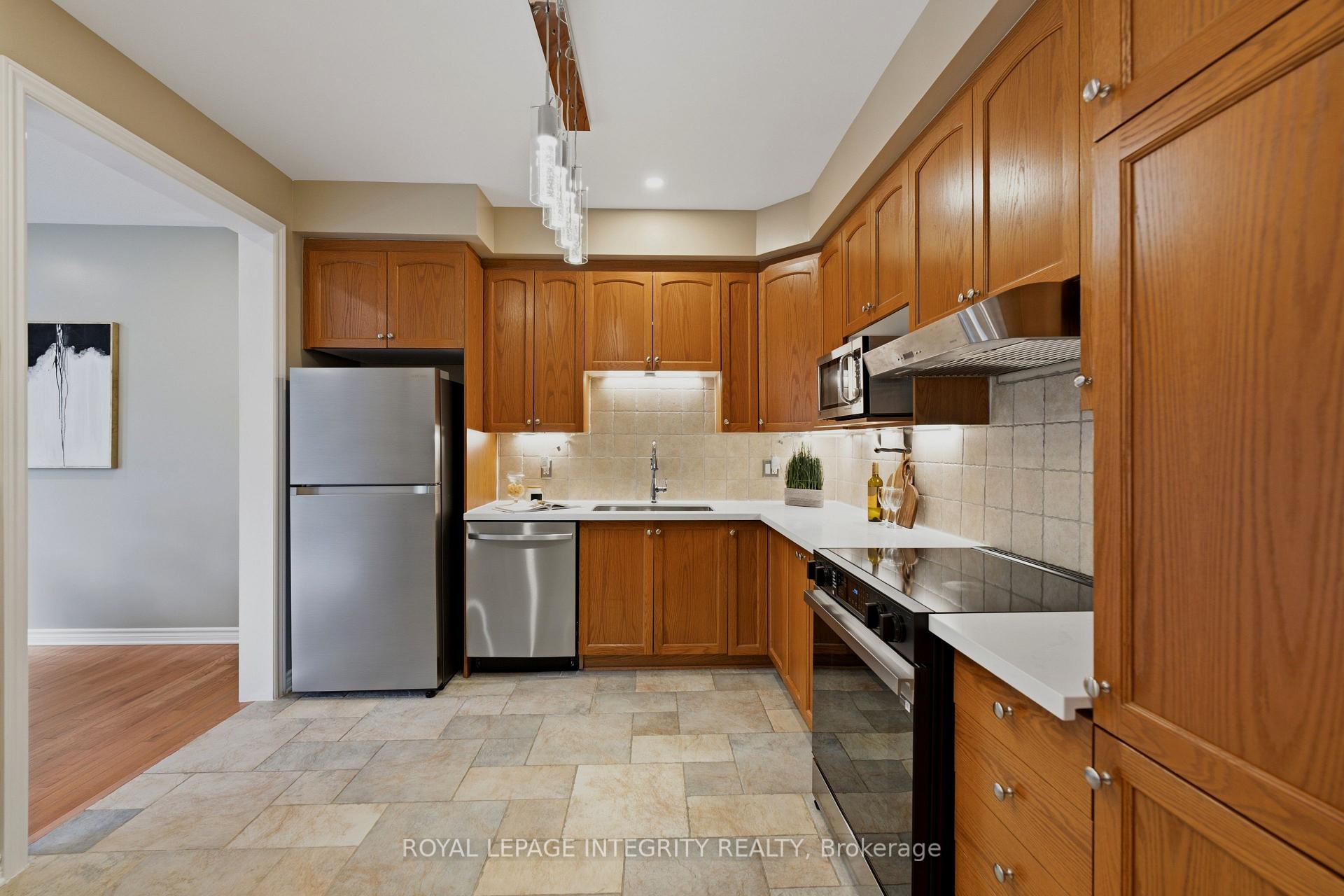 Photo 7 of 102 Windance Crescent, Ottawa, Kanata - Morgan's Grant/South March — HOMEH