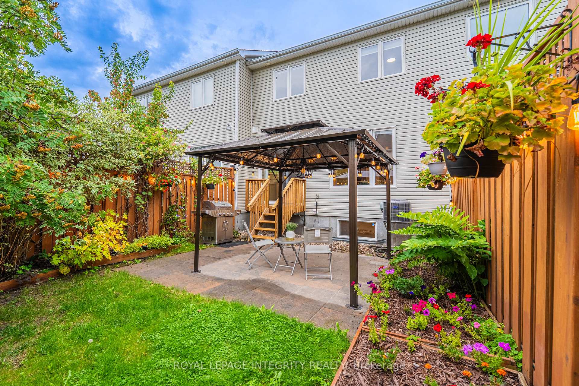 Photo 33 of 102 Windance Crescent, Ottawa, Kanata - Morgan's Grant/South March — HOMEH